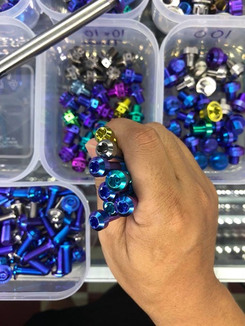 Ốc titan 6 ly đầu trụ GR5 bắt nhiều vị trí , ốc lốc máy , che két nước , gù , ...