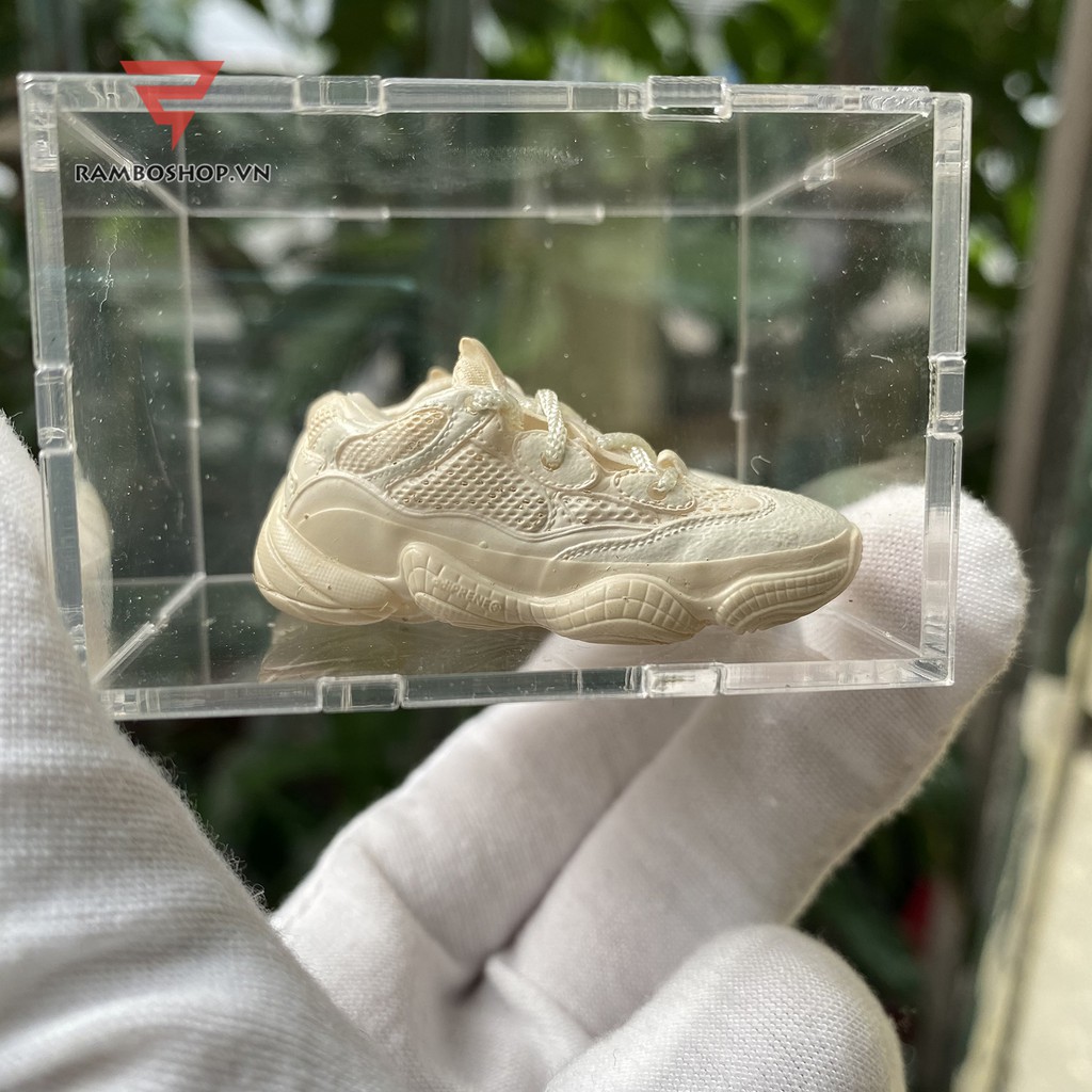 Móc khóa giày Yeezy 500 Blush tỉ lệ 1:6 J81