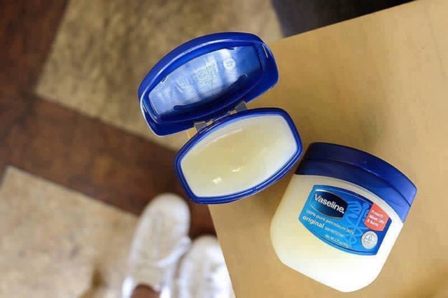 SÁP DƯỠNG ẨM VASELINE 100% PURE PETROLEUM JELLY