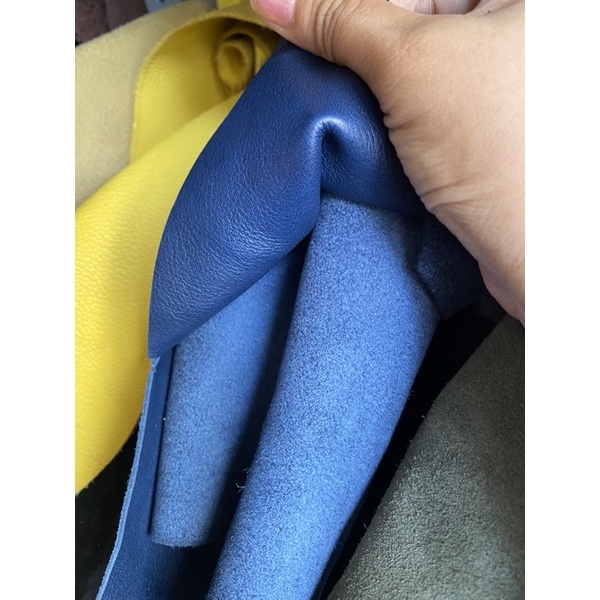 Da bò màu xanh navi