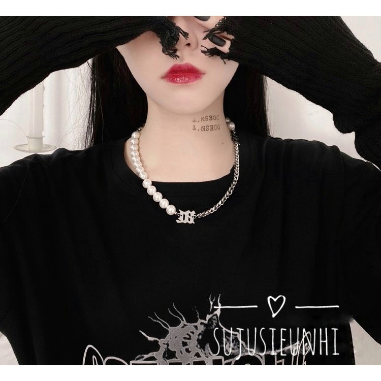 Vòng cổ choker phối ngọc có 2 chữ M