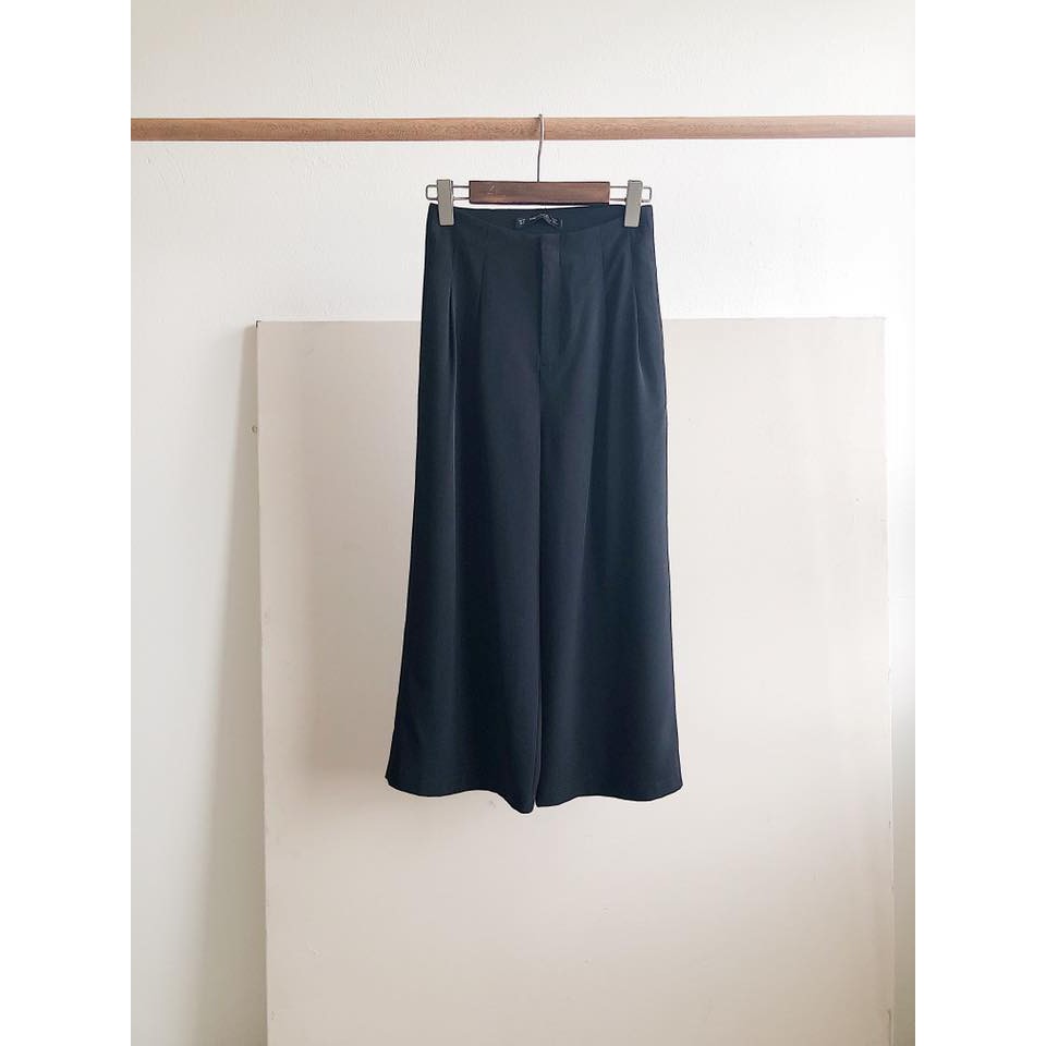 MOMOCO Quần culottes cạp liền _ đen 3517
