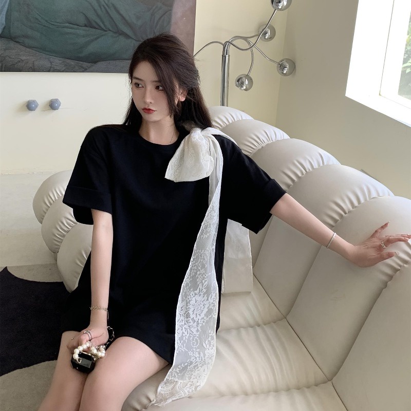 Áo thun oversize tông Đen phối nơ voan hoa dài
