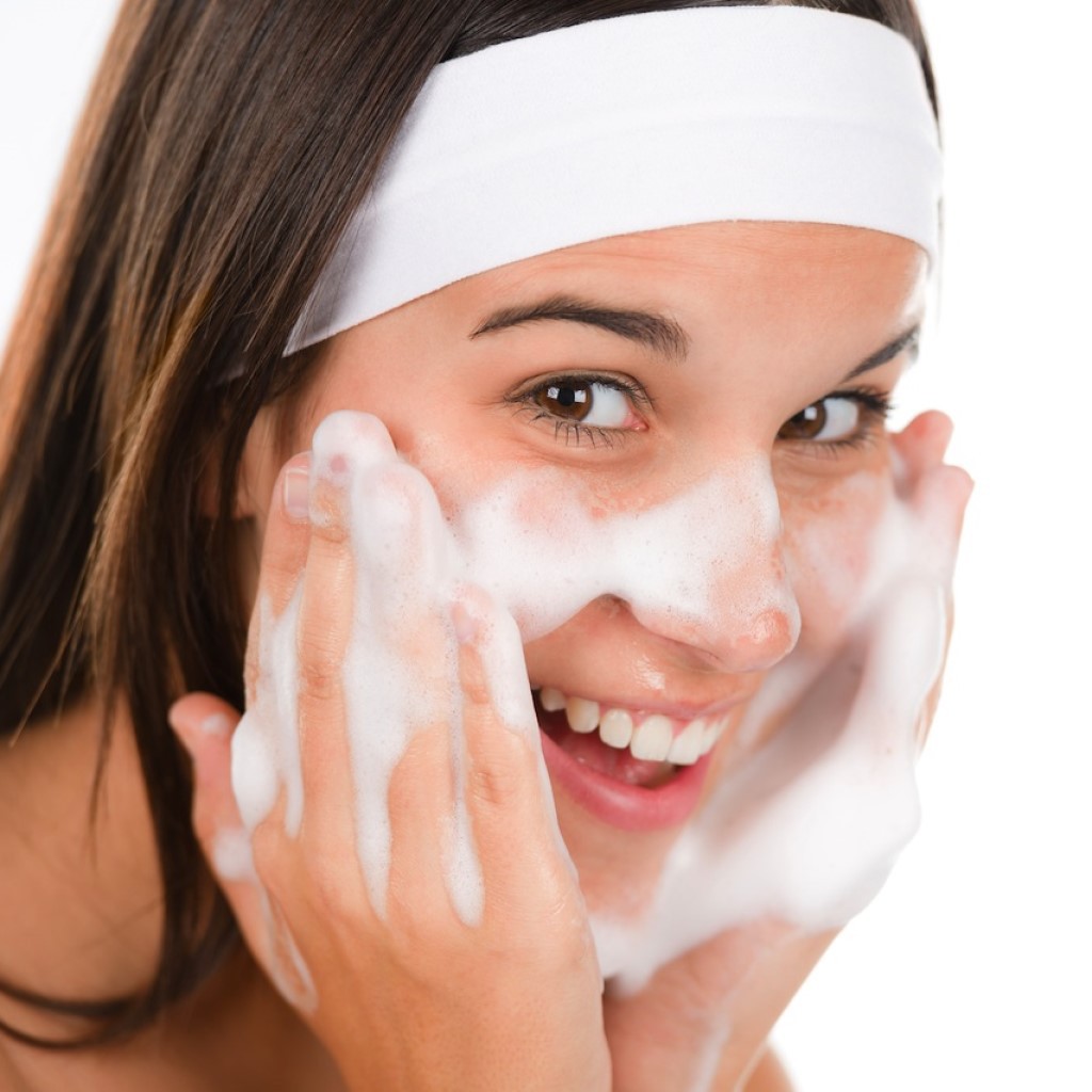 Xà Phòng Rửa Mặt Pelican Deitanseki Facial Soap - Xà bông cục Pelican Nhật than bùn hoạt tính 100g