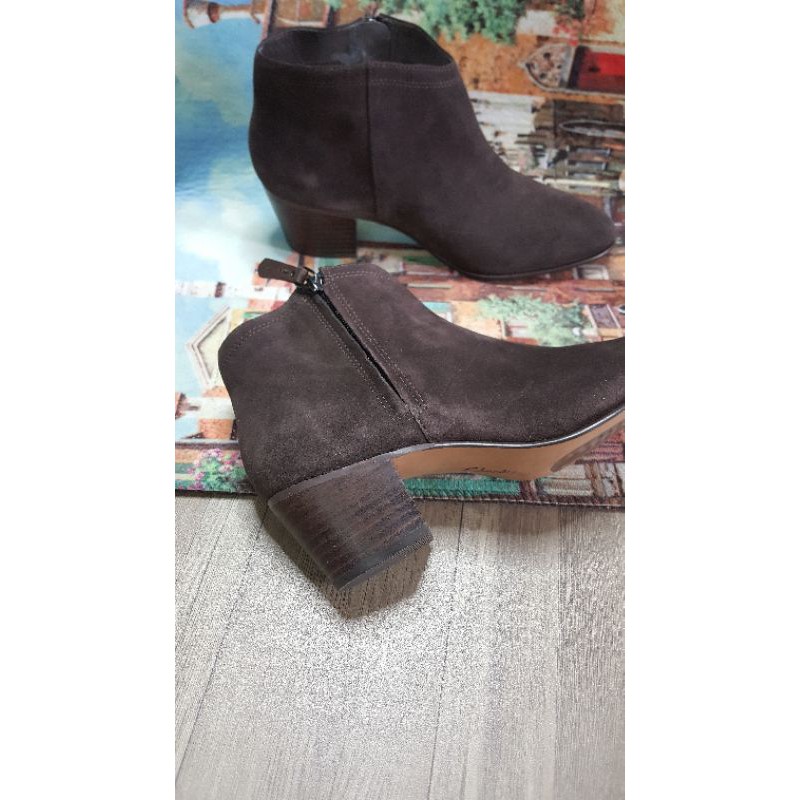 🔥Xả tồn🔥Giày boot hiệu  Clarks  da lộn xuất khẩu chuẩn xịn size 40