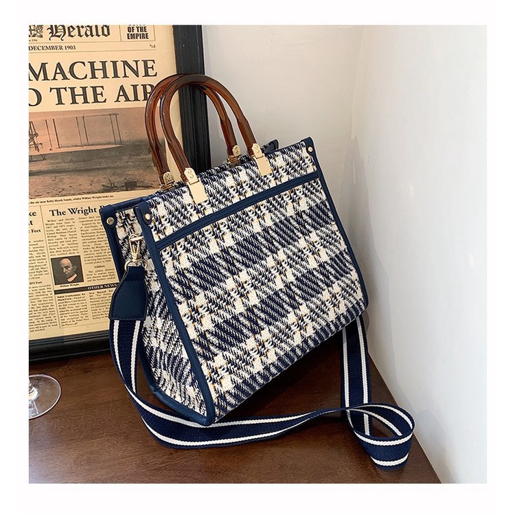 Túi xách messenger IELGY đeo 1 vai bản dây rộng in họa tiết bàn cờ cổ điển