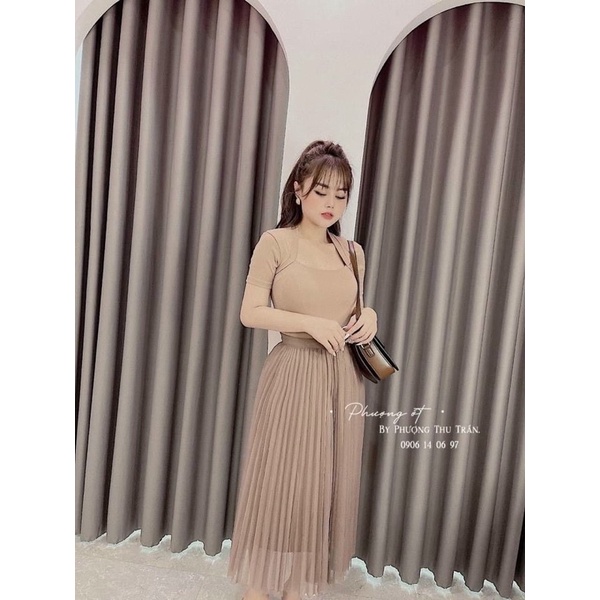 Áo Thun Cổ Vuông Tay Cộc Dáng Ôm Body