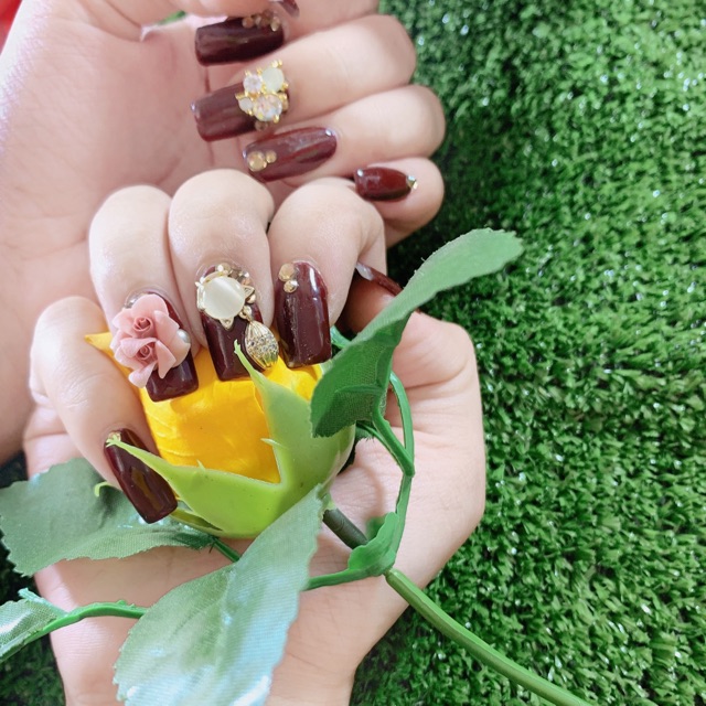 Hoa bột hồng đôi ôm móng