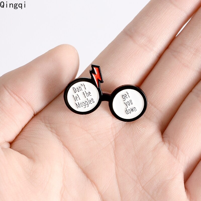 Ghim cài áo Miss Zoe hình kính Harry Potter có tia chớp sáng tạo