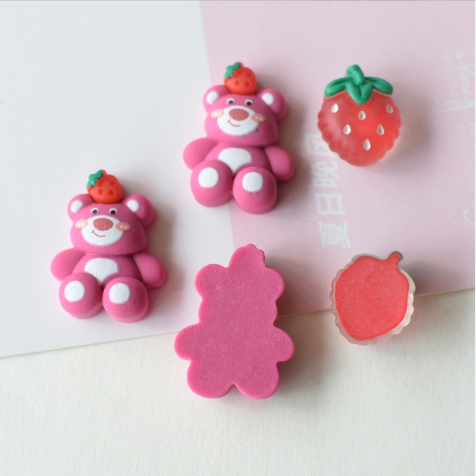 Sticker jibbitz gắn dép sục Crocs hình gấu hồng Pink Bear và dâu tây
