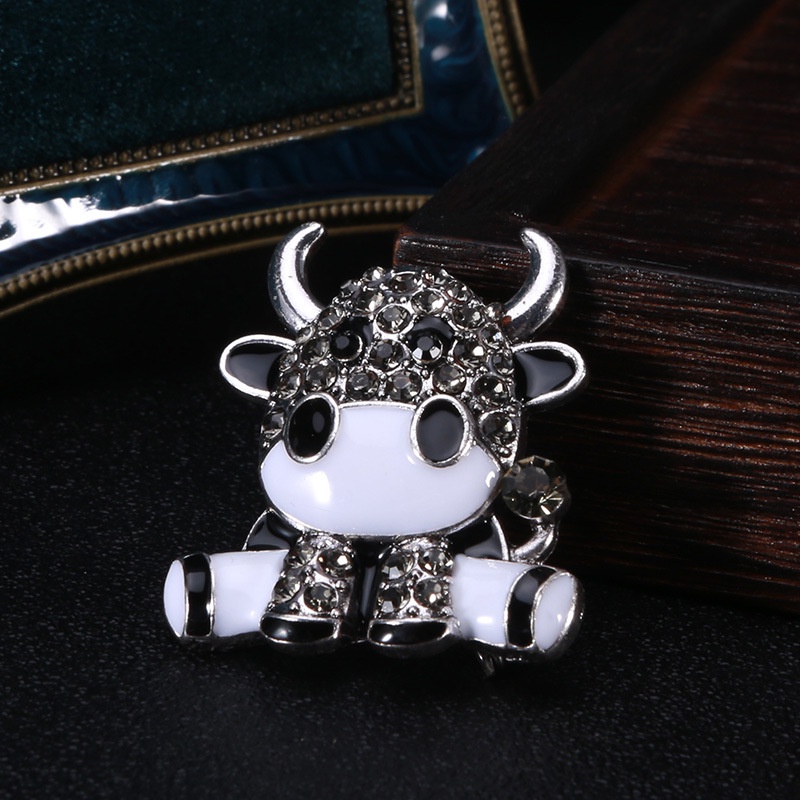 Ghim Cài Áo Hình Bò Sữa Hoạt Hình Đính Đá Thời Trang Dành Cho Nữ