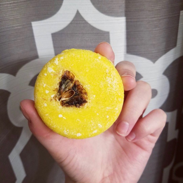 Bánh dầu gội LUSH - Montalbano shampoo bar