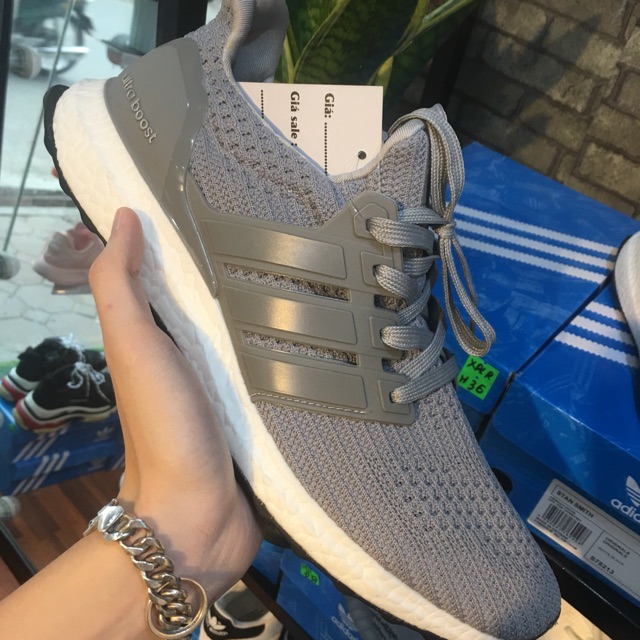 Giày sneaker