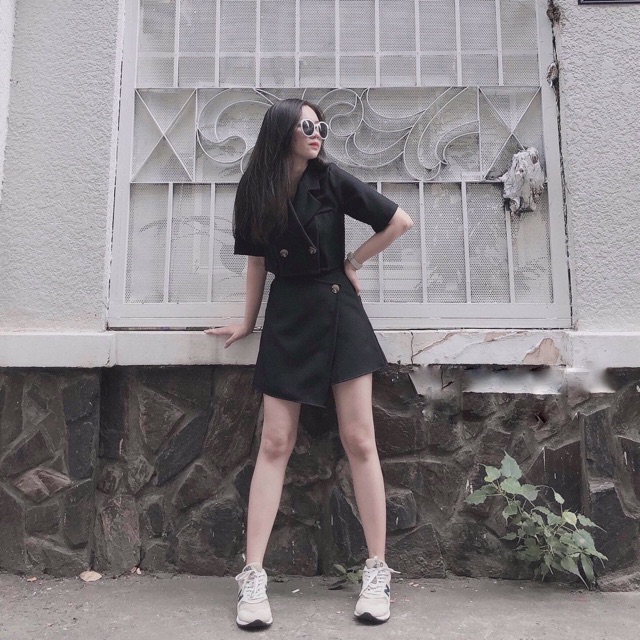 SET SOMI CROPTOP NÚT KÈM QUẦN VÁY ĐEN
