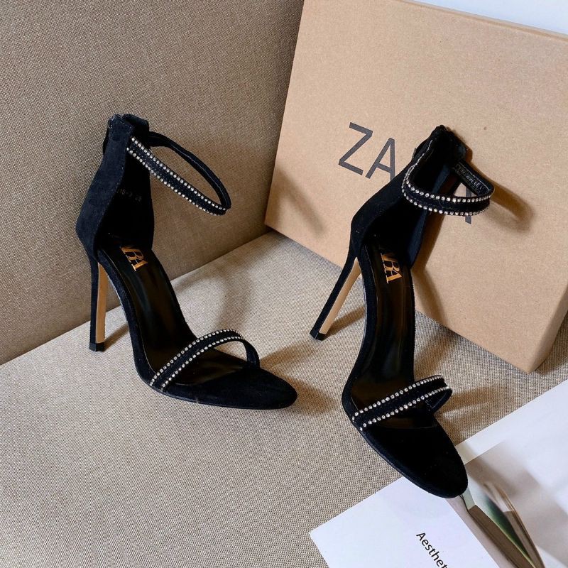 Sandal đen quai đá