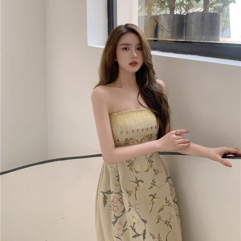 Summer of 2022, mature style, gentle, sexy, floral top, feminine, niche, slim waist, fashion design