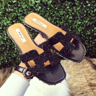 Dép HM đính đá viền đinh