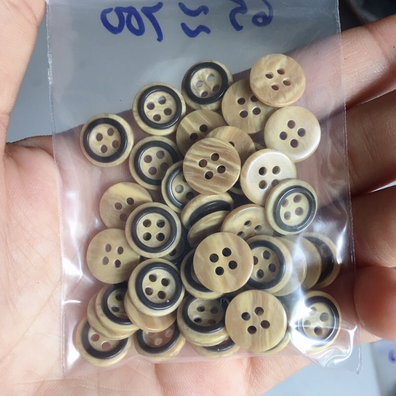 100 mẫu NÚT SƠ MI KIỂU 4 lỗ size 1.2cm ( giả gỗ)