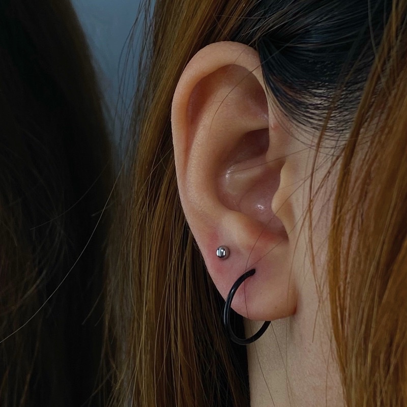 Khoen tai / khuyên tai mỏng nam nữ /chất liệu titan không gỉ MADDe