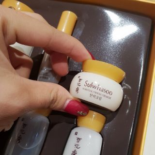 Sét duong da sulwhasoo dưỡng da khô sạm