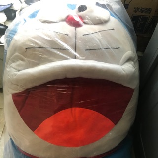 Gấu bông Doraemon của Huỳnh như ý