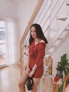 Jumpsuit sọc trễ vai