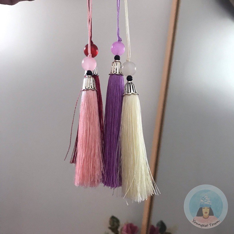 Phụ kiện tua rua trang trí màu sắc dùng để trang trí túi cói, trang trí phòng  hoặc móc khoá