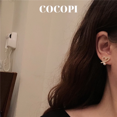 Bông Tai, Khuyên Tai hình trái tim rỗng đính đá lấp lánh COCOPI Accessories - BT055