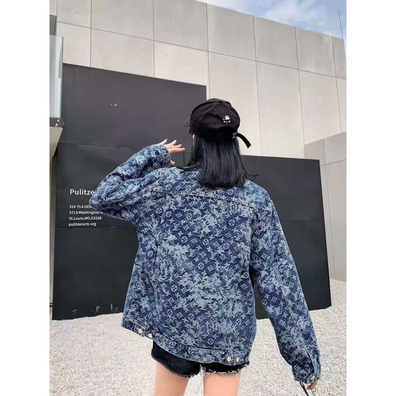 Áo khoác bò vải denim in logo có túi ngực phía trước louis vuitton LV