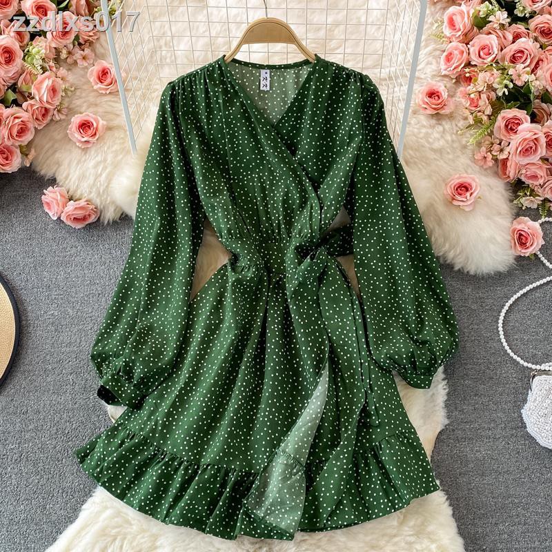 ✜2021 mùa thu mới bên bờ biển kỳ nghỉ bãi biển váy dài tay eo thắt lưng mỏng bánh lá sen cổ chữ V chấm bi váy voan