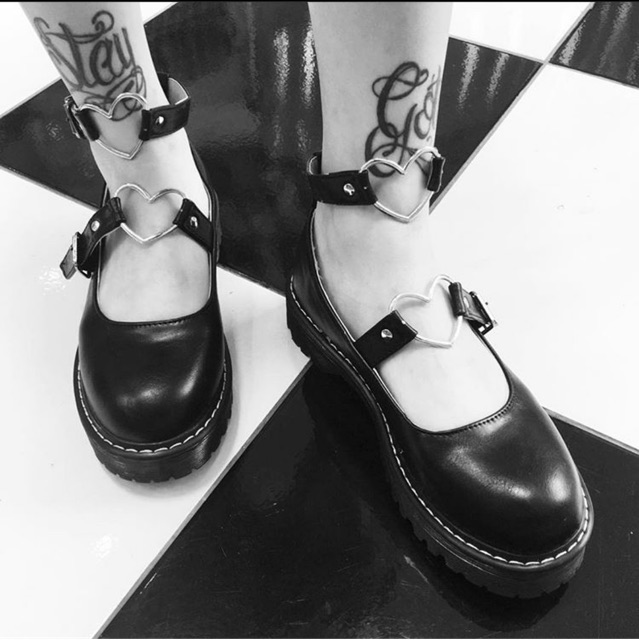 Pass giày bên shoptheinfinity