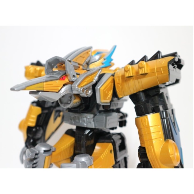 Nhân Vật Bandai Power Rangers Dino Force DX Cá Tính