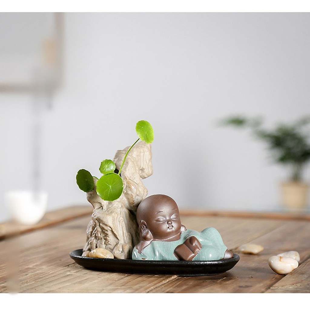 Tượng Chú Tiểu Cầm Kì Thi Họa Bên Chậu Núi Đế Gốm Đen