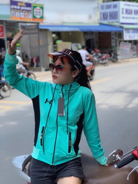 Áo khoác nữ da cá chống nắng cao cấp thêu chữ viền túi ảnh thật | BigBuy360 - bigbuy360.vn