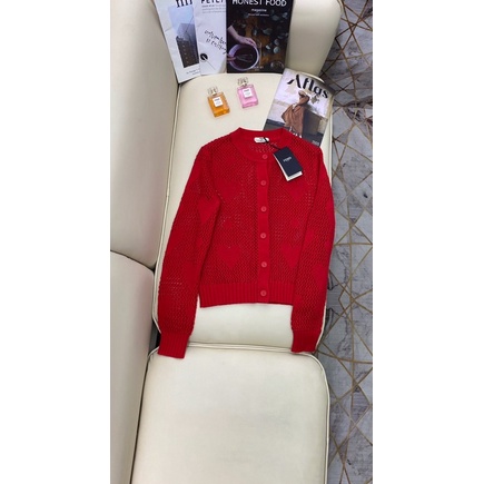 Áo khoác Cardigan len móc trái tim Fendi FD màu đỏ nổi bật