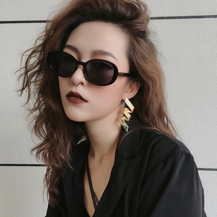 Kính râm gọng hình oval kiểu cổ điển thanh lịch dành cho nữ