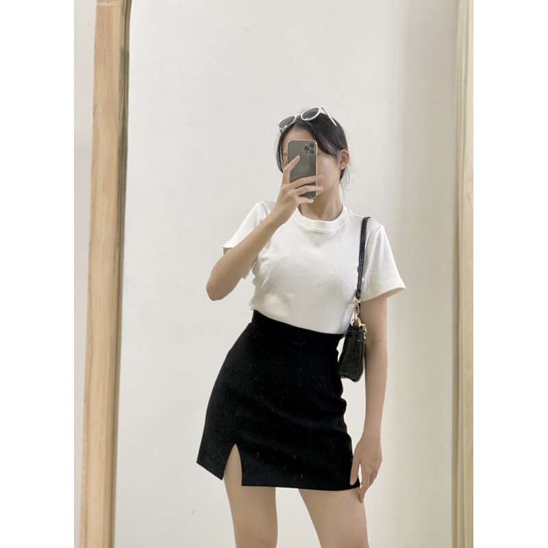 Chân váy xẻ tà ngắn