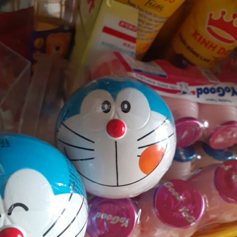 Bóng Doraemon kẹo gum hương cam Lotte ( có mô hình doraemon xinh xắn bên trong )