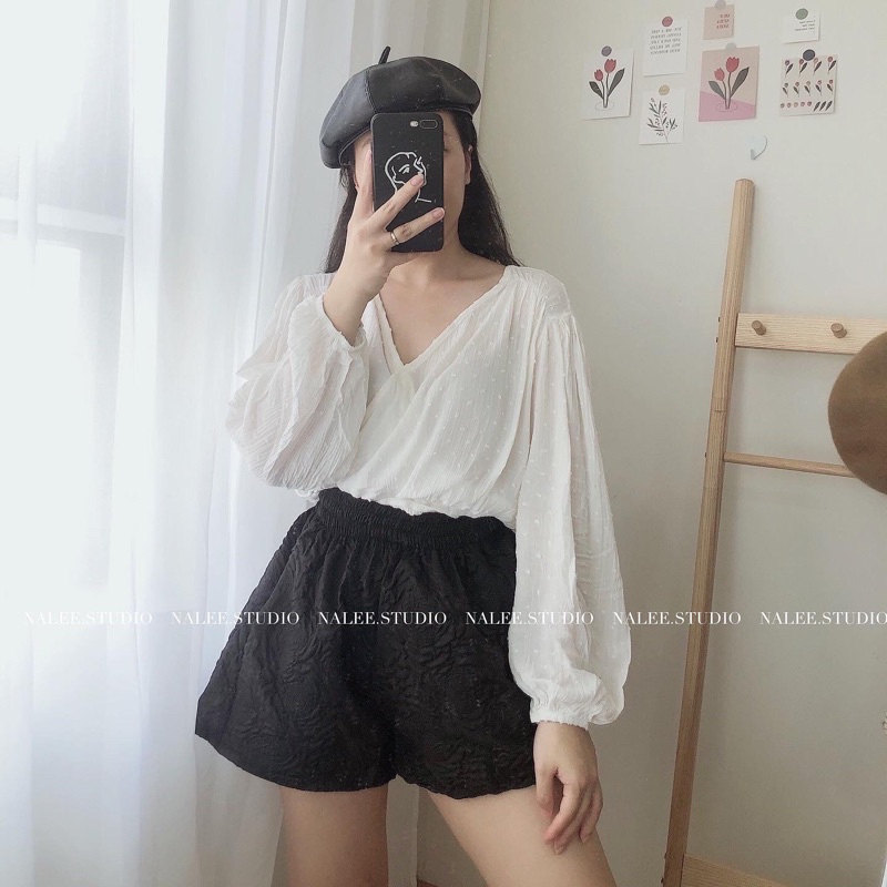 Áo cổ V hạt nổi tay bồng