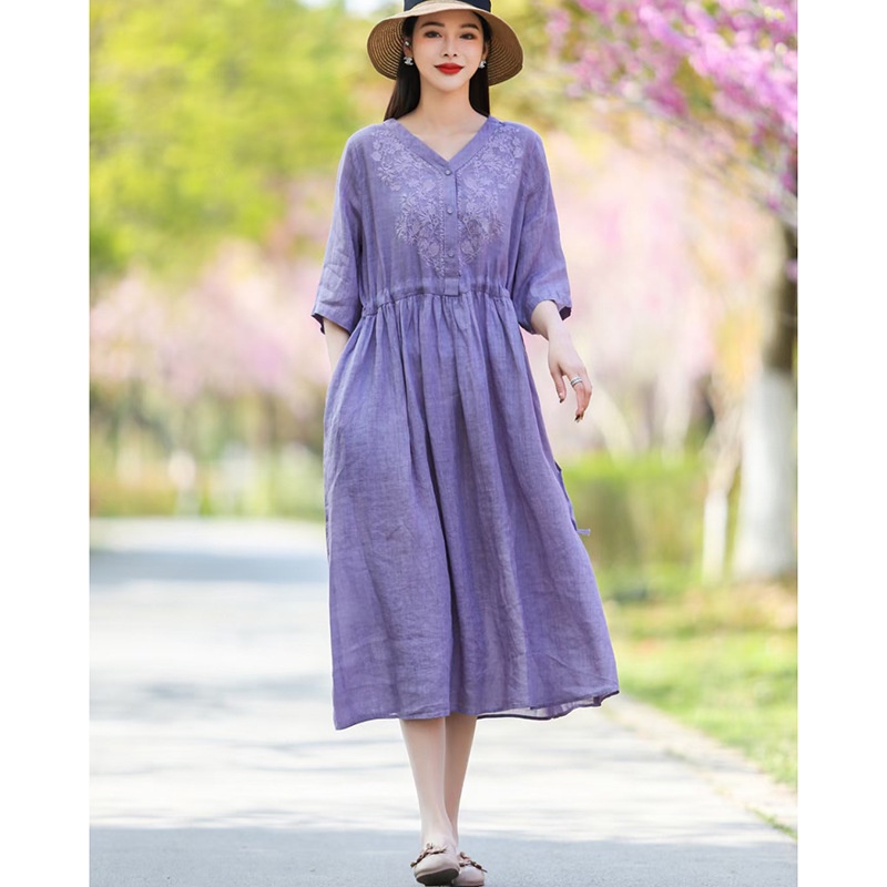 Đầm linen dáng suông thêu hoa tay lỡ,cô V phong cách trang nhã lịch sự