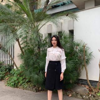 Chân váy vạt lệch