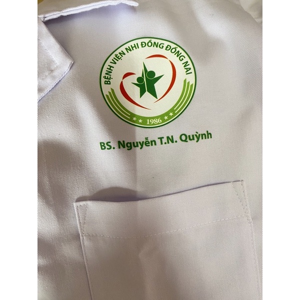 In TÊN + LOGO trên áo khi mua kèm áo Blouse của Shop