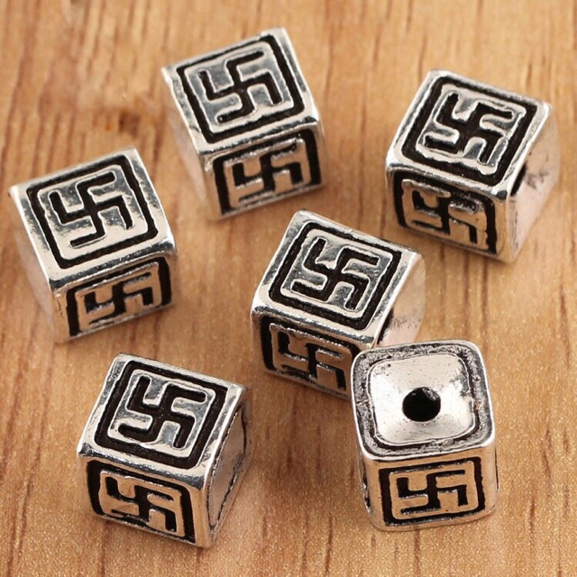 Charm bạc vuông chữ vạn - MH220