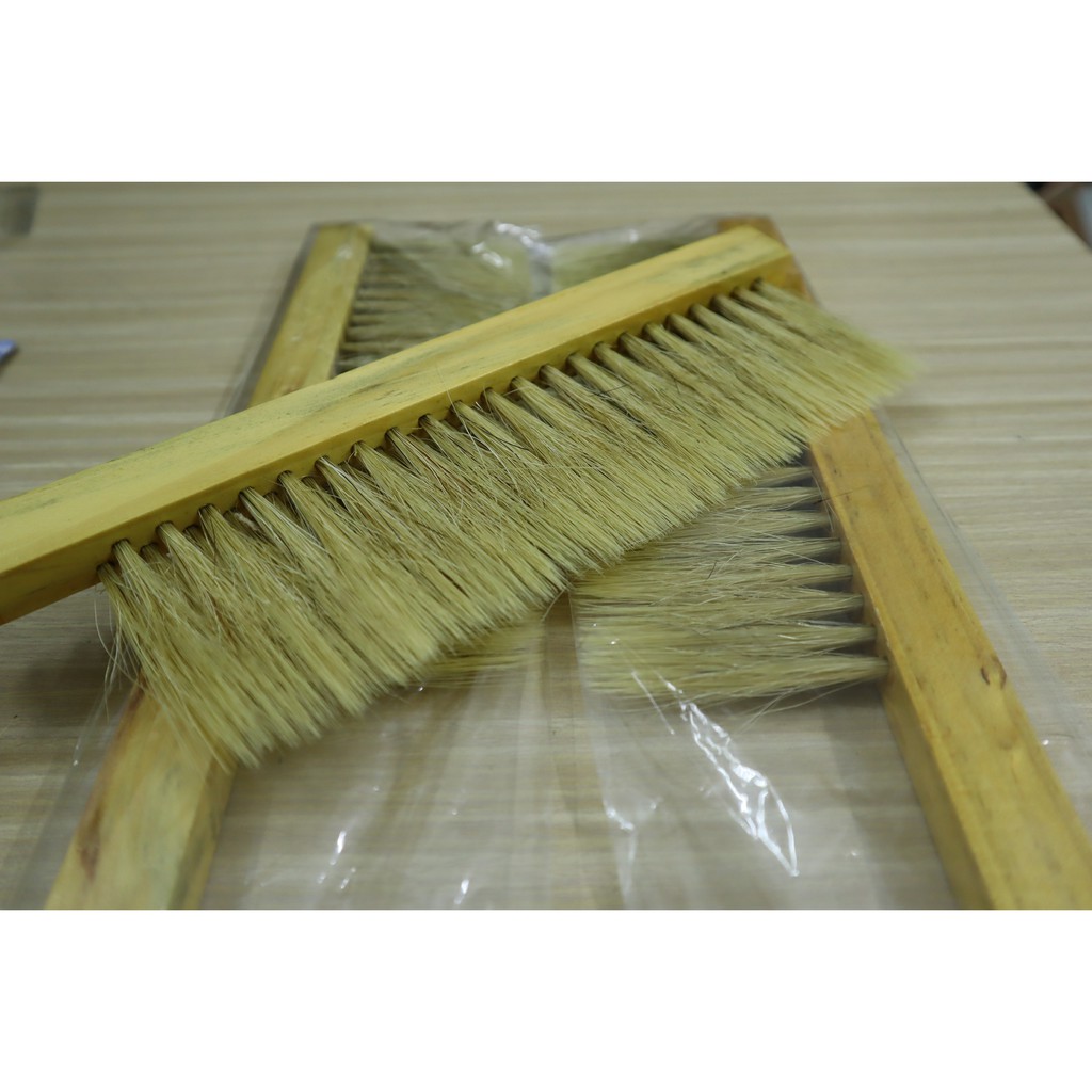 Chổi quét Cầu Ong Lông Ngựa Cực Mềm Và Rất An Toàn Cho Ong