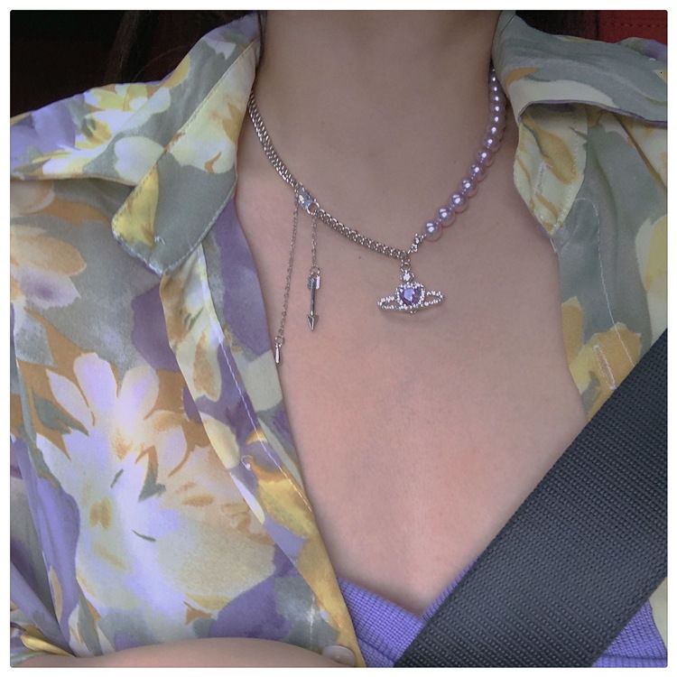 Vòng cổ mặt hình hành tinh trái tim phối ngọc trai giả màu tím 191210