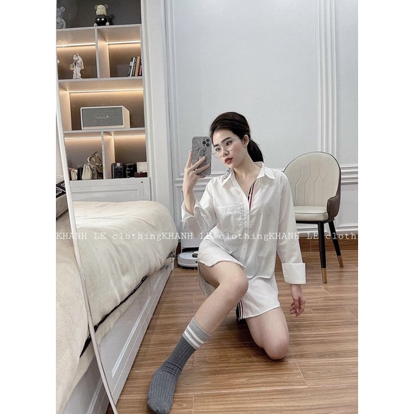 Áo sơ mi logo thom viền sọc đỏ