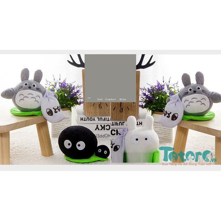 Thú bông Totoro ôm bồ hóng