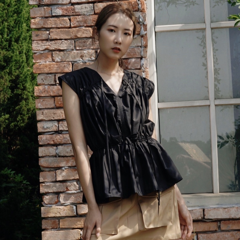 Áo cộc tay cho nữ chun eo cổ chữ V Caffeine Studio