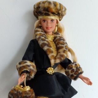 Búp bê barbie chính hãng đã qua sử dụng