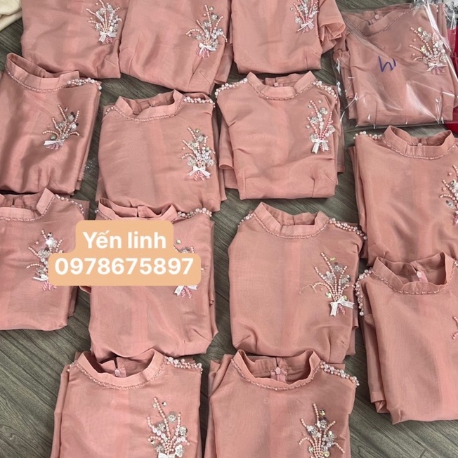 Áo dài cách tân Uyển Thi tay loe 4 tà xinh xắn cho các nàng